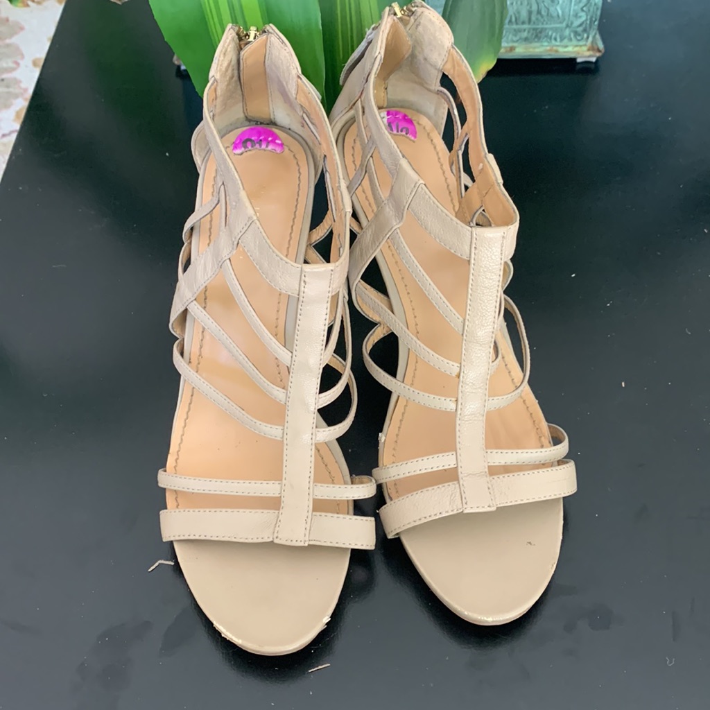 Nine West Sandals Size 8.5 Gladiator Tan Leather Zipper Back High Heel Strappy